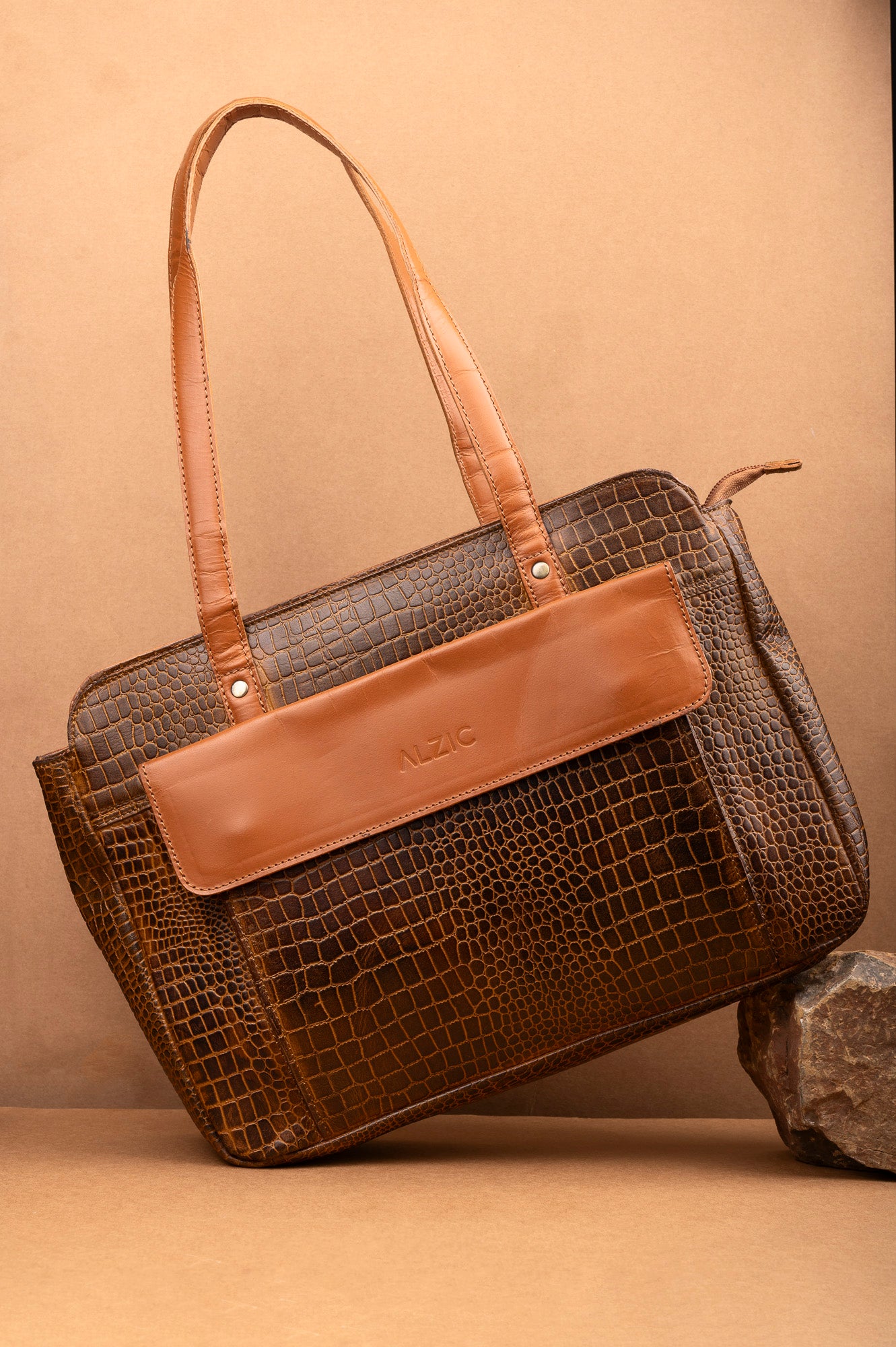 Classic Brown Crocodile-Embossed Leather Tote Bag – Stylish Work & Travel Handbag