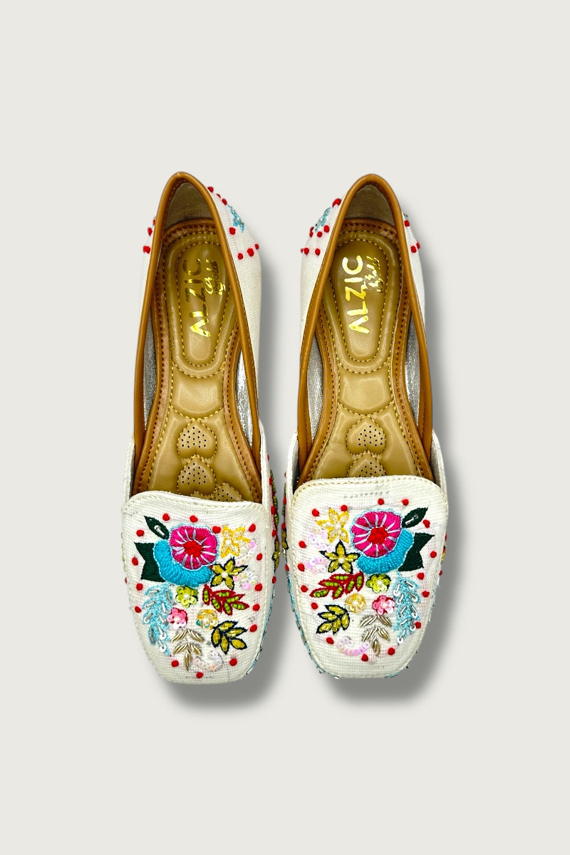 Blooming White Handcrafted Juttis