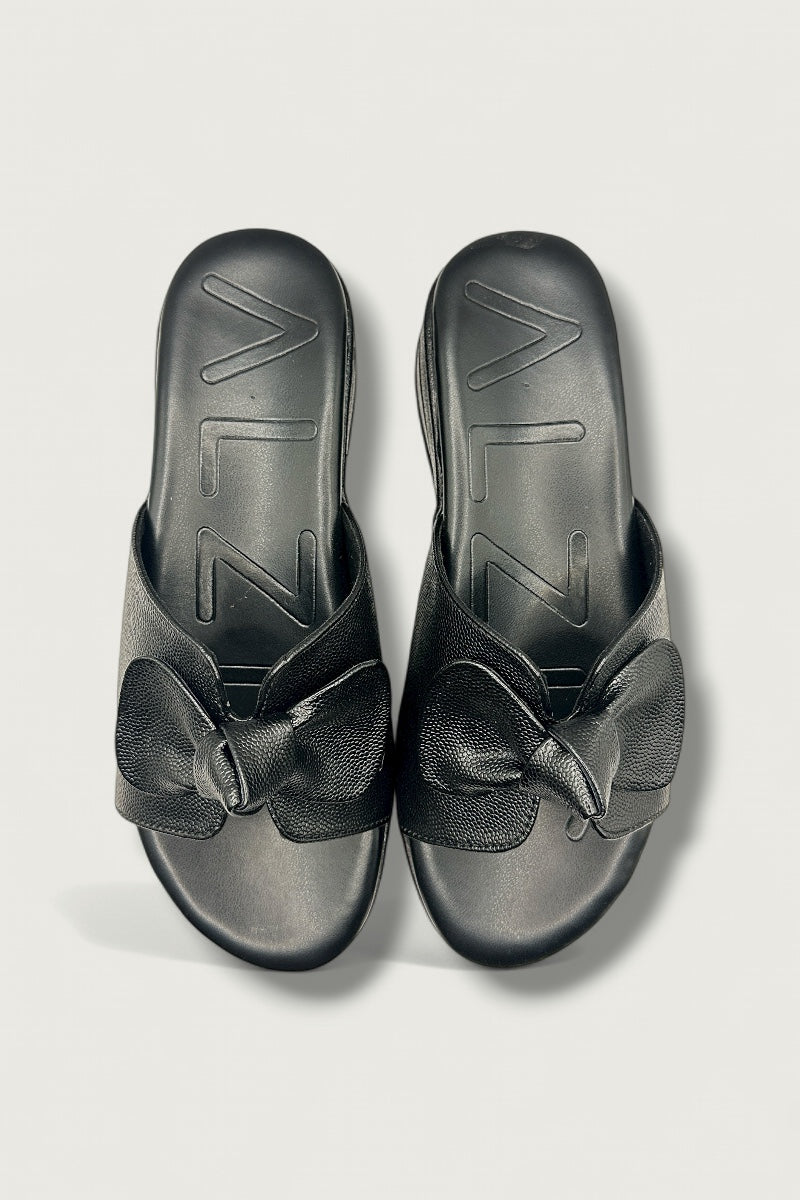 Bow Charm Black Comfort Slides