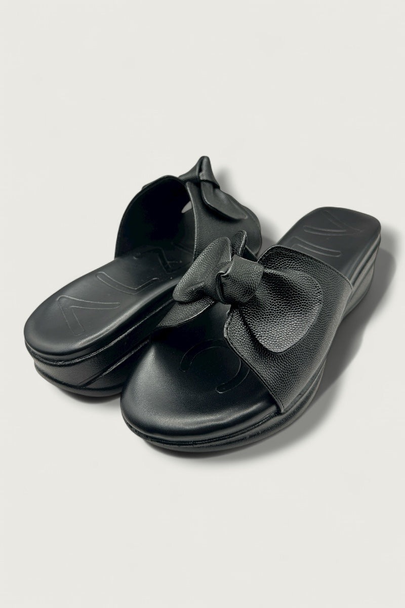 Bow Charm Black Comfort Slides