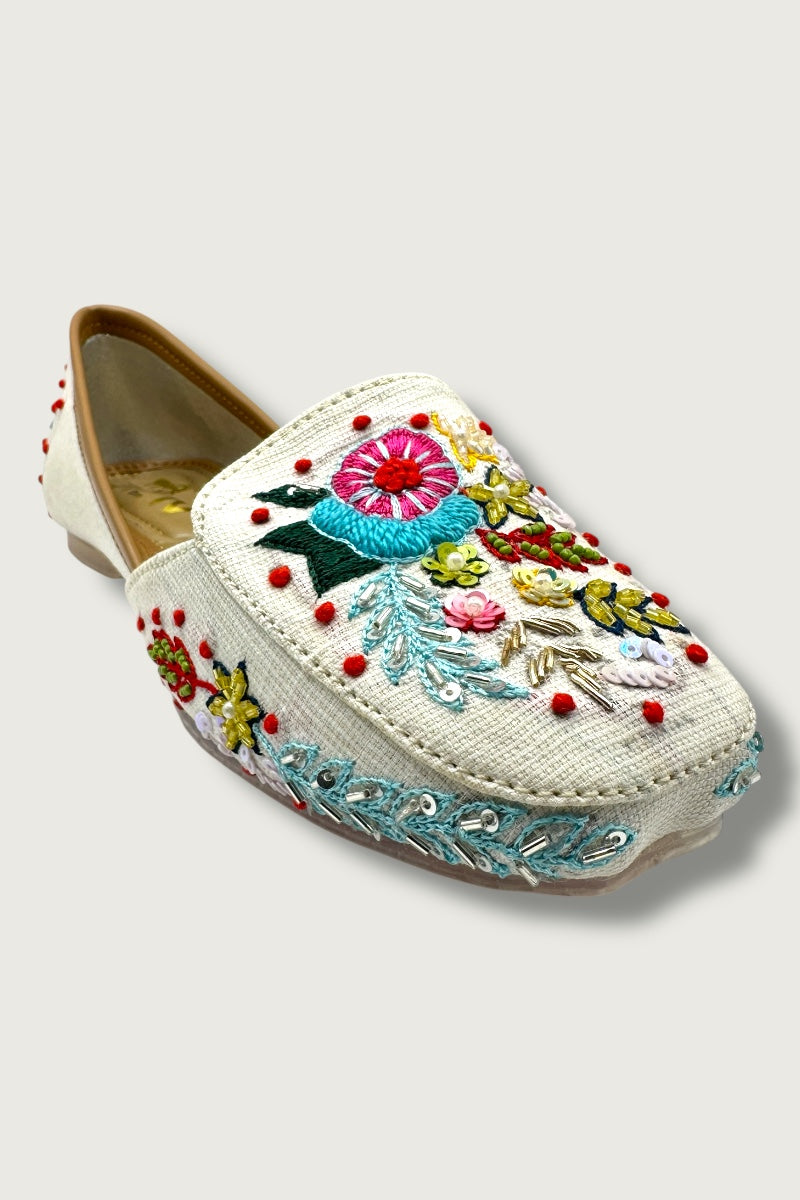 Blooming White Handcrafted Juttis