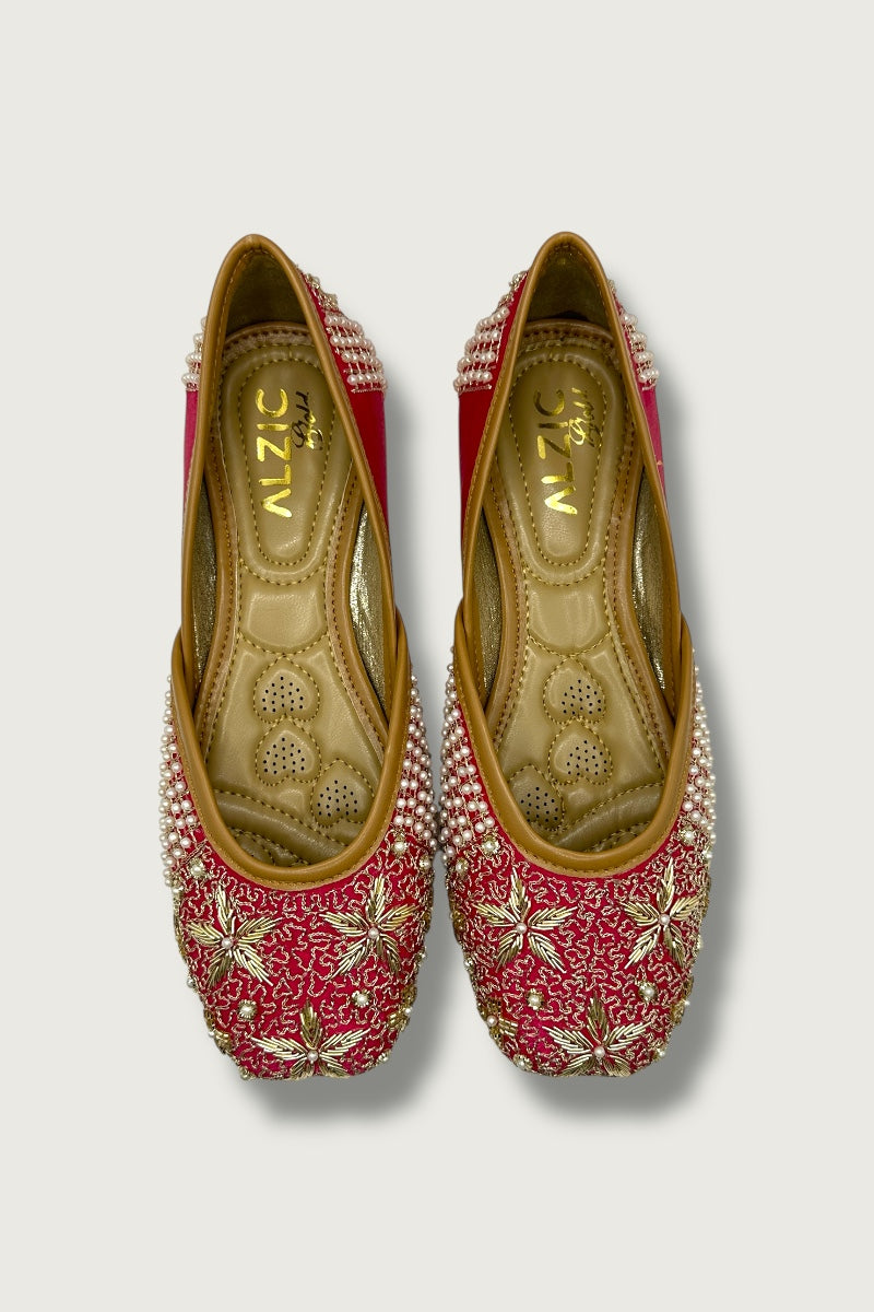 Ziva Pearl Embellished Punjabi Jutti