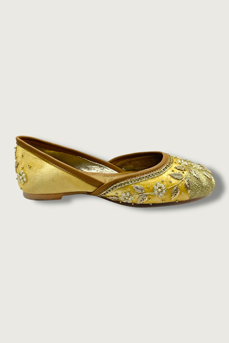 Golden Embroidered Jutti