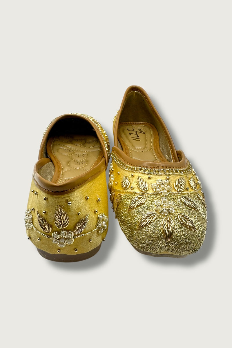 Golden Embroidered Jutti