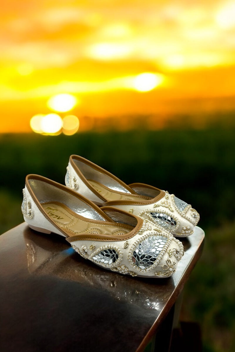 Mirror Off-White Handcrafted Juttis