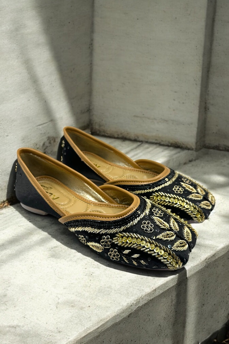 Regal Black Handcrafted Juttis