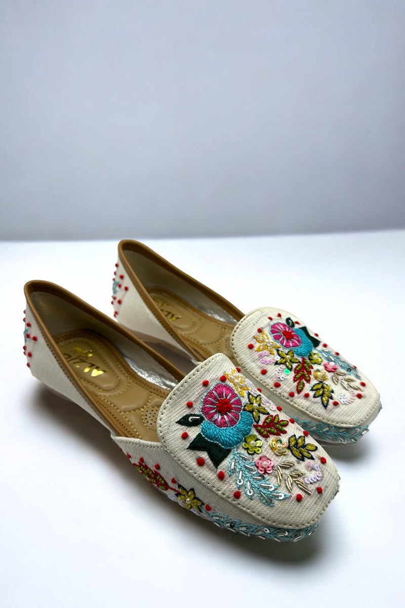 Blooming White Handcrafted Juttis