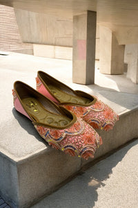 Ziva Peach Embroidered Juttis