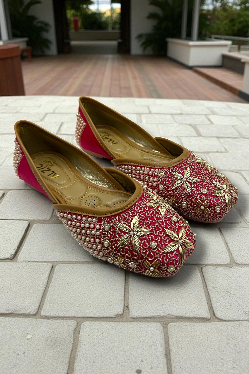Ziva Pearl Embellished Punjabi Jutti