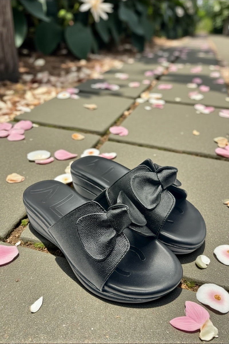 Bow Charm Black Comfort Slides
